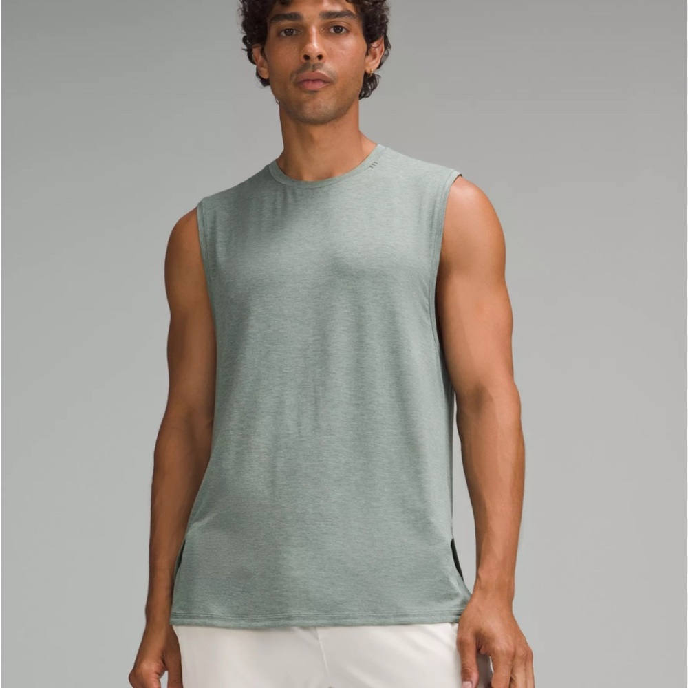 Lululemon Metal Vent Tech Sleeveless Shirt 
Laurel Green / Arctic Green sz L